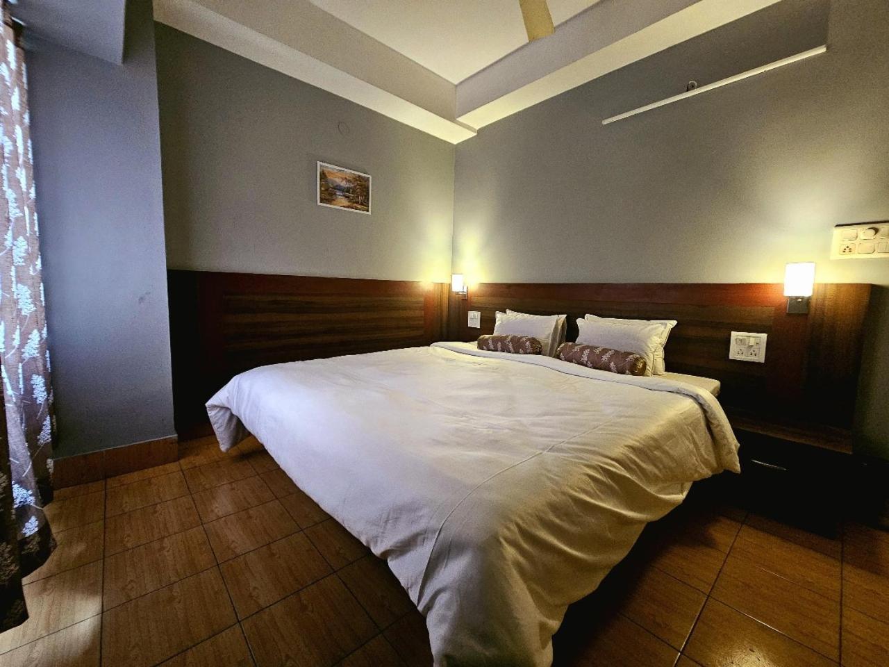 Hotel Vishal Siliguri Buitenkant foto