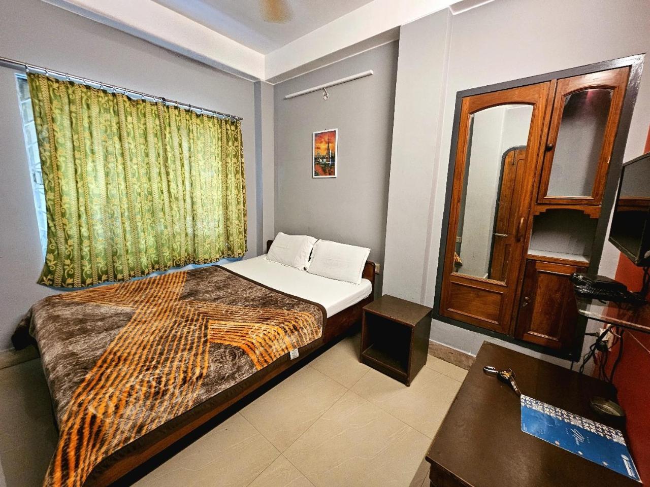 Hotel Vishal Siliguri Buitenkant foto