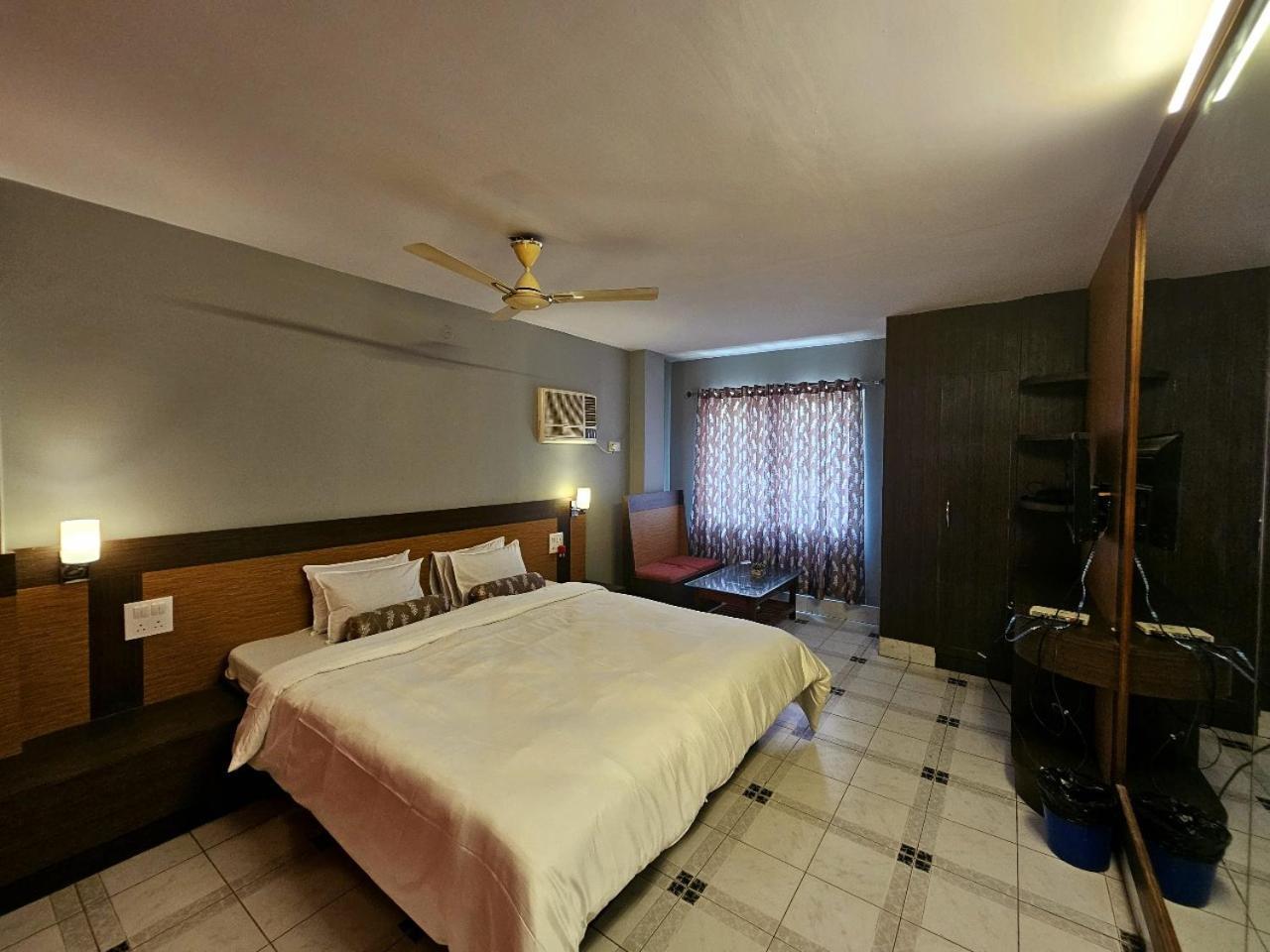 Hotel Vishal Siliguri Buitenkant foto