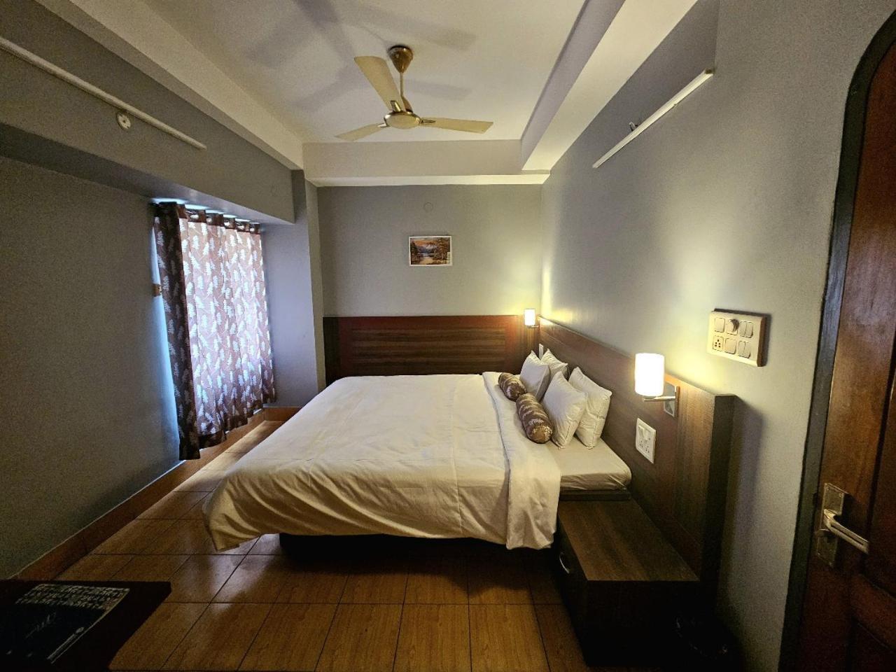 Hotel Vishal Siliguri Buitenkant foto