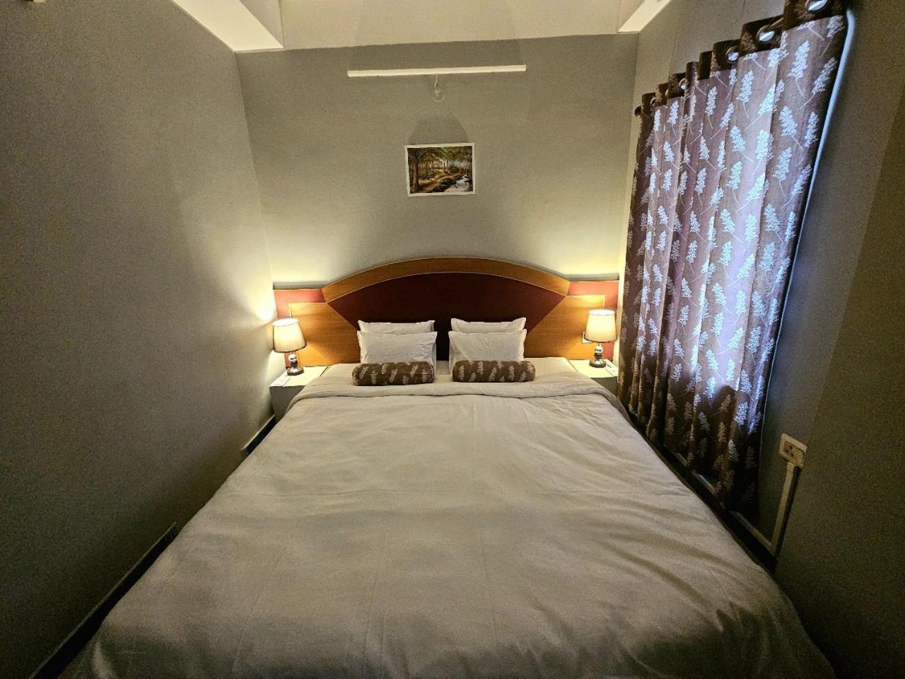 Hotel Vishal Siliguri Buitenkant foto